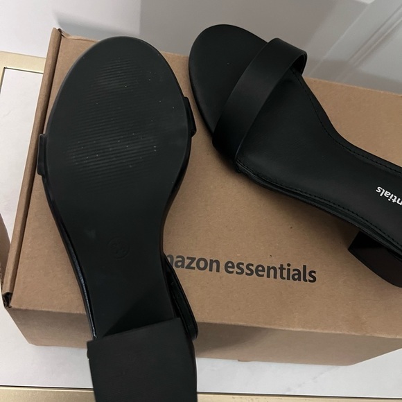 NWT | Amazon Essentials | Nola Heeled Basic  Black Block Heel Sandals | Size 6.5 - Picture 3 of 4